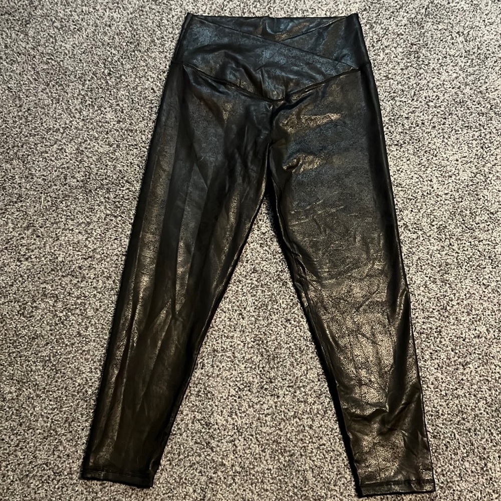 🌸4/$20🌸Aerie Women's Black Textured Material Leggings Size XL Short EUC